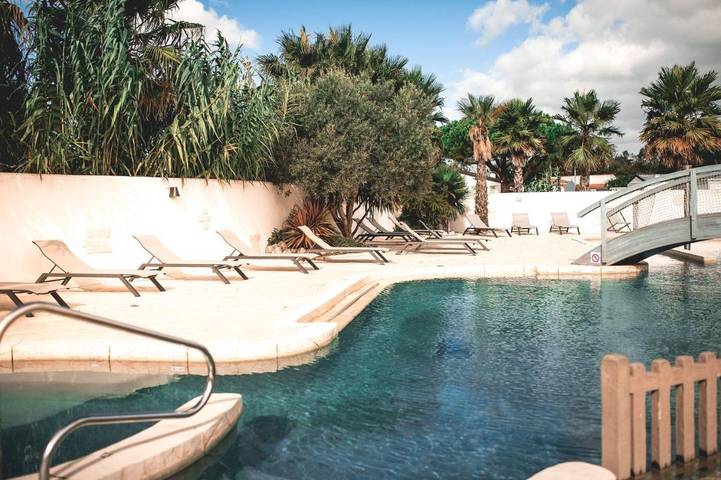 Location de vacances pour 6 personnes, avec piscine ainsi que terrasse et jacuzzi à Les Portes-en-Ré - 2