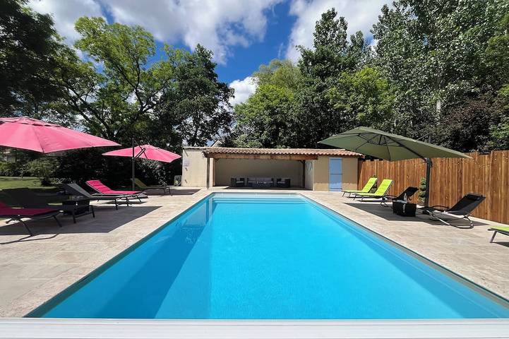 Location de vacances pour 11 personnes, avec jardin à Serres-et-Montguyard