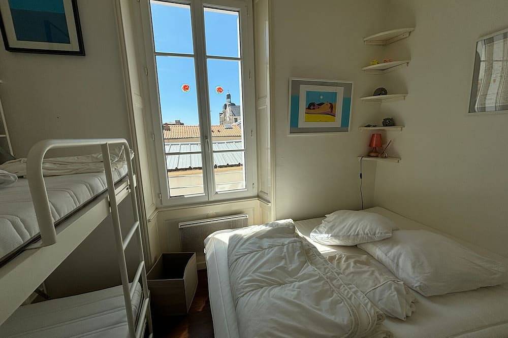 Entire apartment, Charming 2-Star Apartment for 4, Downtown and Close to Beach in Les Sables-d'Olonne, Vendée