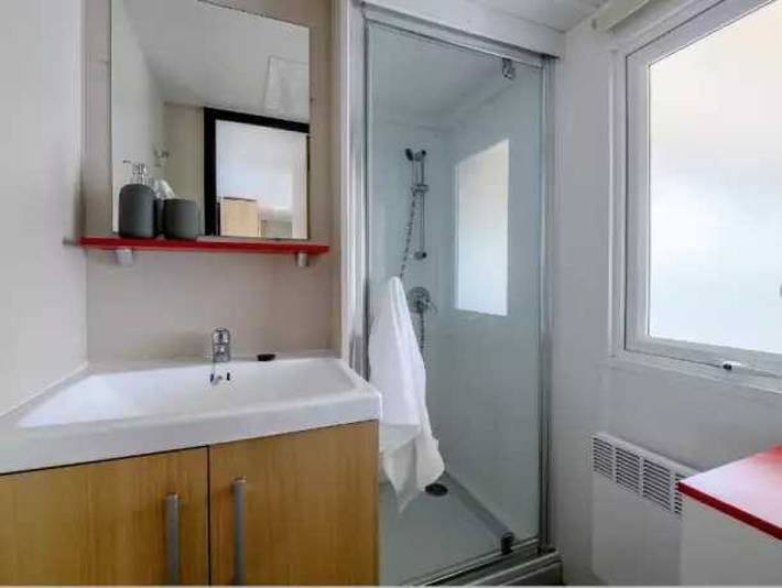 Camping pour 4 personnes, avec Jacuzzi et Bassin pour enfant