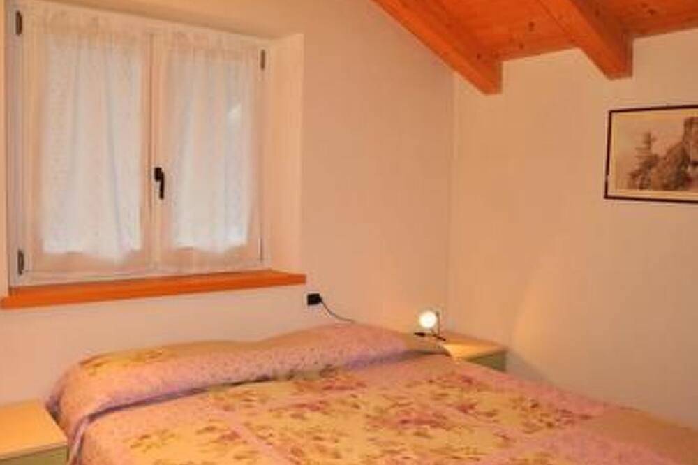 Appartamento intero, Elegantes und geräumiges Dachgeschosszimmer in den Dolomiten in Mezzano, Dolomiti di Fiemme