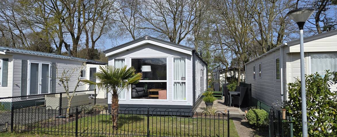 Ferienpark für 4 Personen, mit Pool und Garten sowie Terrasse