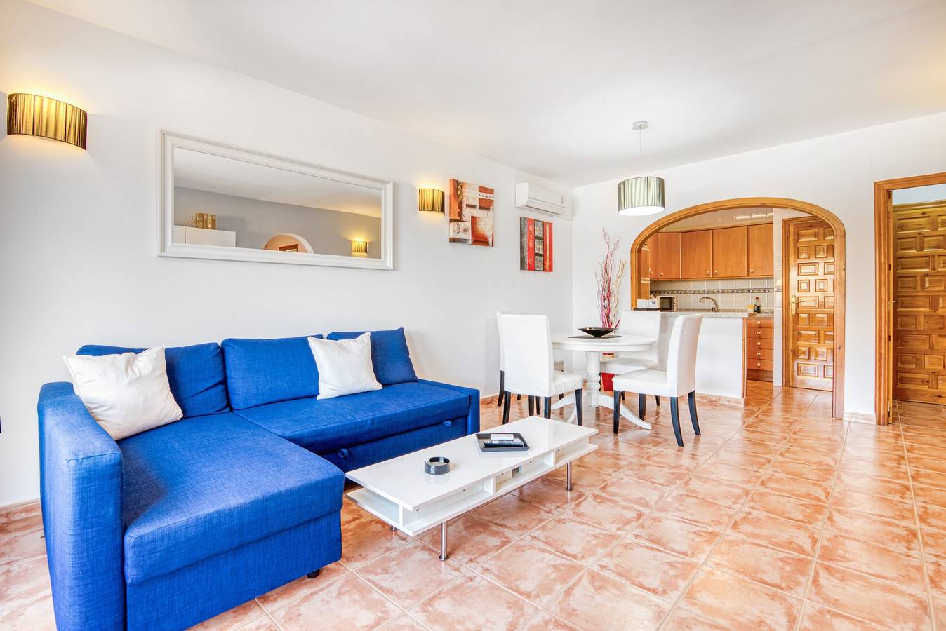 Appartement entier, Appartement 'La Cumbre' avec vue sur les montagnes, piscine partagée et climatisation in Poble Nou de Benitatxell, Costa Blanca