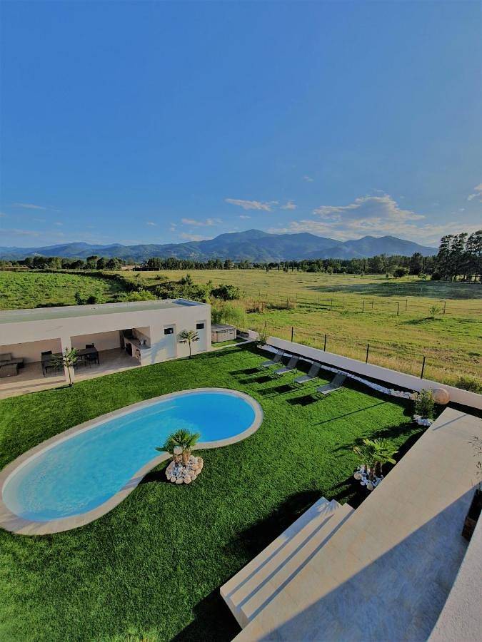 Location de vacances pour 7 personnes, avec jacuzzi ainsi que piscine et jardin à Vescovato - 3