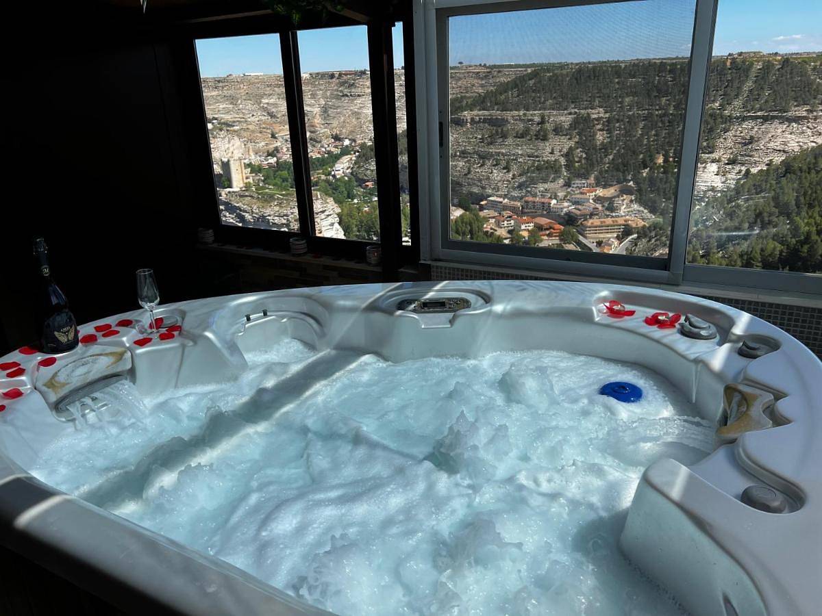 Casas Rurales Maribel - Complejo El Tejar - Apartamentos con jacuzzi en Alcalá del Júcar in Casas del Cerro, Alcalá del Júcar