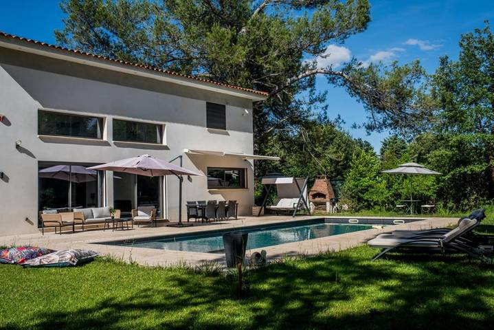 Chalet para 9 personas, con jardín y jacuzzi además de piscina y sauna, Familias con niños - 1