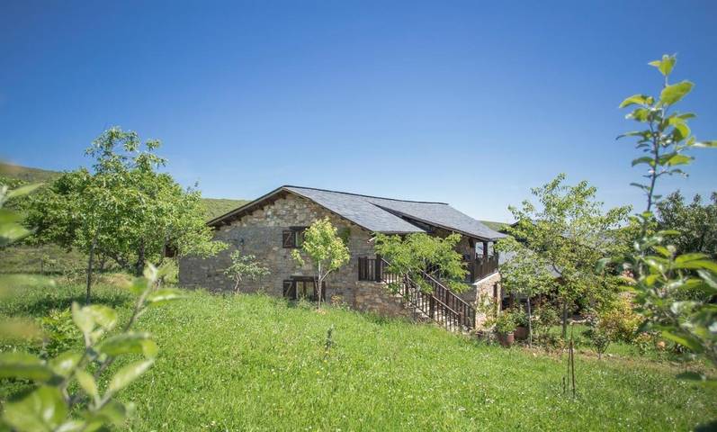 Casa rural para 10 personas, con balcón además de vistas y vistas al lago en El Bierzo