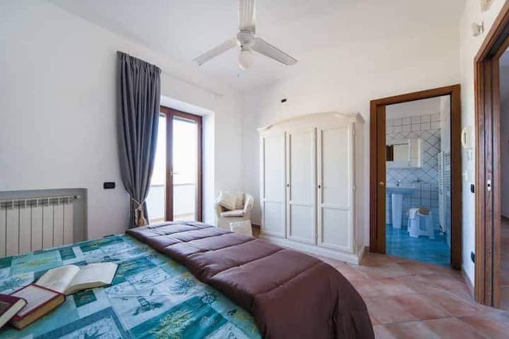 Appartamento intero, Casa Sole in Monte di Procida, Napoli e dintorni