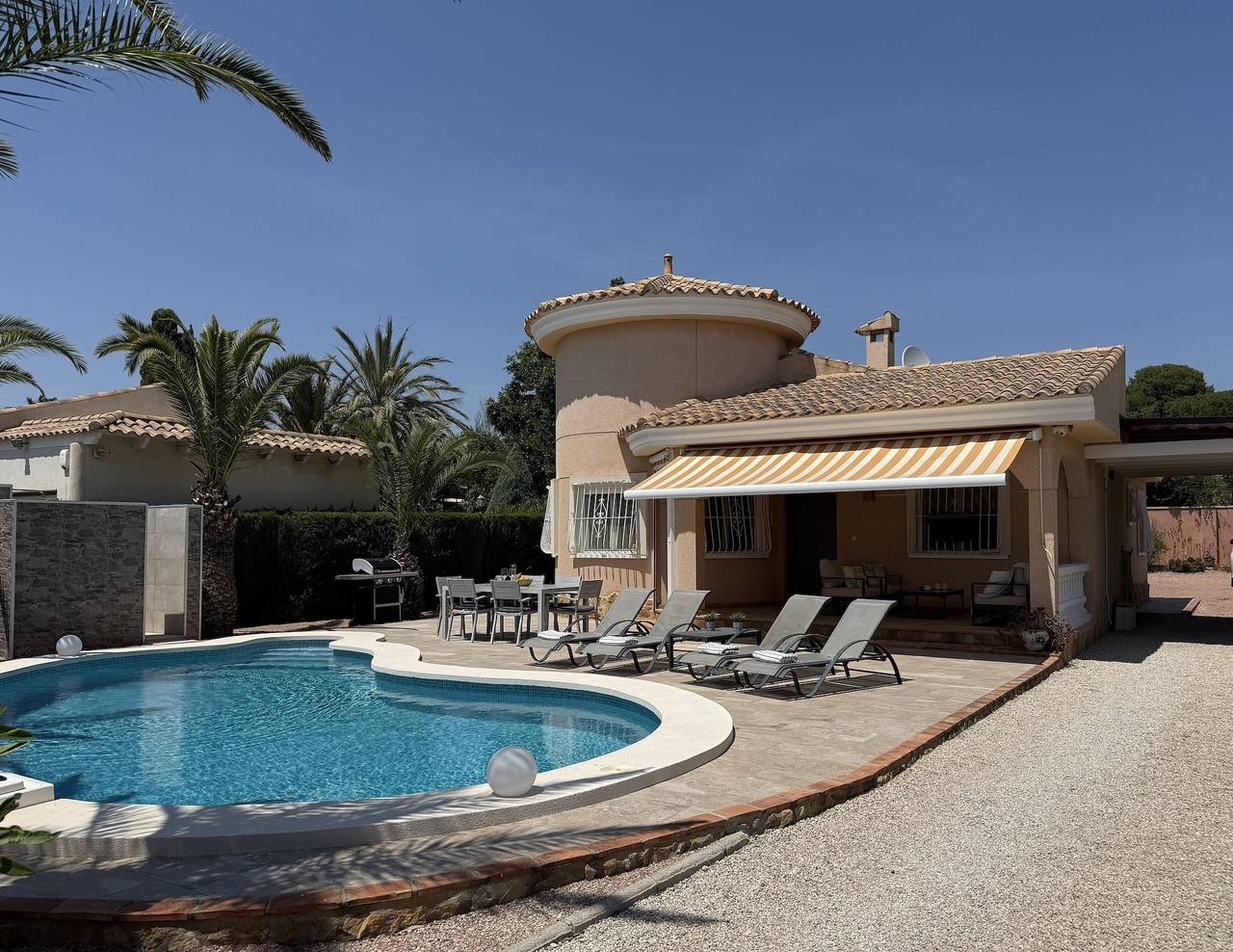 Maison de vacances 'Casa La Buena Vida' avec vue montagne, Wi-Fi et climatisation in Busot, Costa Blanca