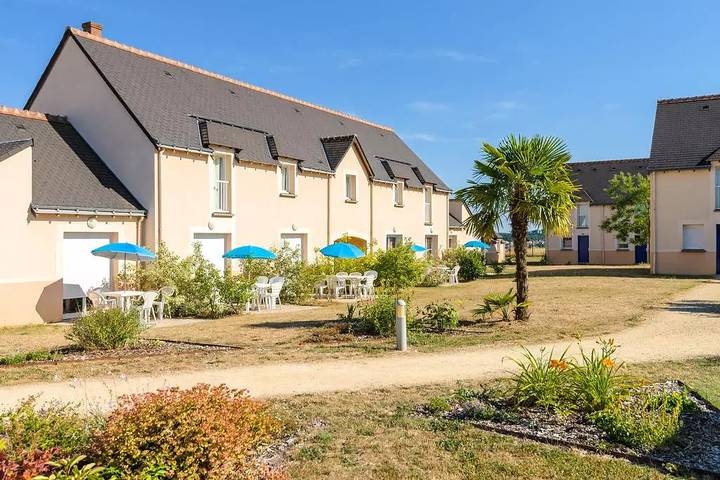 Villa for 4 people, with Terrace and Pool as well as Sauna in Loire Valley