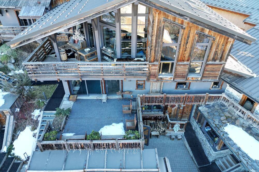 Chalet luxe 14 pers 6 chambres 6 sdb piscine intérieure privée sauna terrasses in Massif de la Vanoise