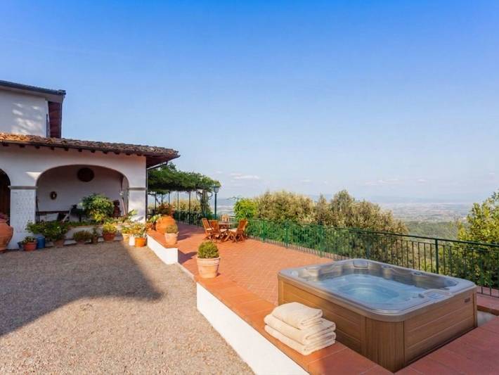 Ferienhaus für 12 Personen, mit Garten und Whirlpool