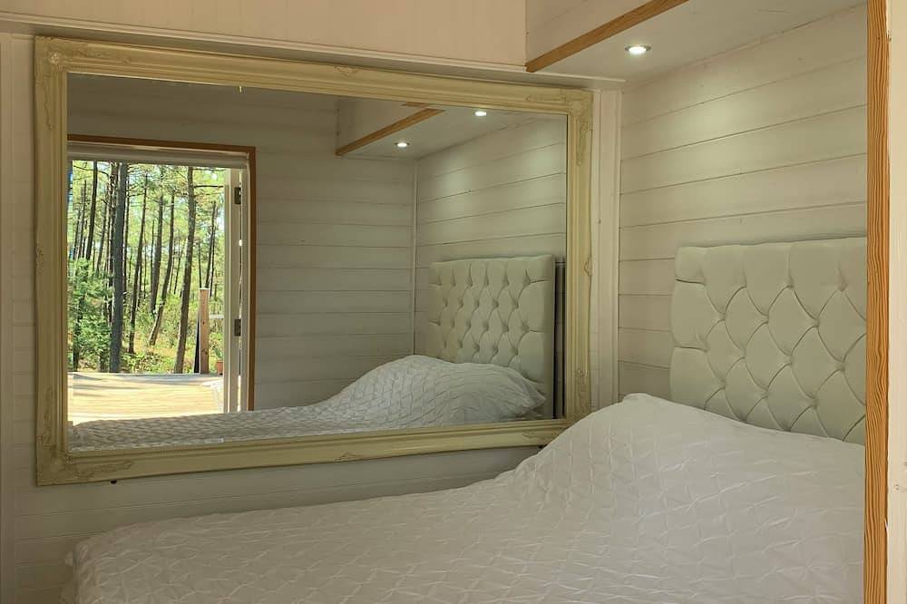 La Jenny Chalet with pool views in Naturist Village in Le Porge, Lesparre-Médoc region
