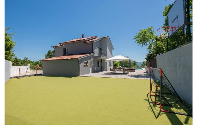 Ferienhaus für 8 Personen, mit Pool und Terrasse sowie Whirlpool und Sauna