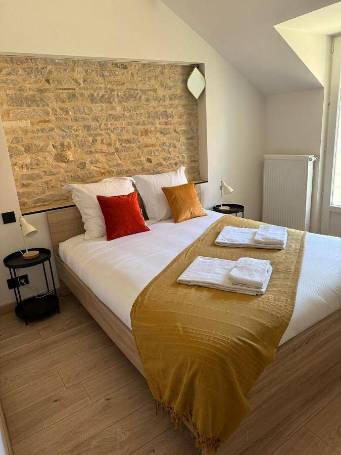 Location de vacances pour 8 personnes, avec jardin et vue à Buxy