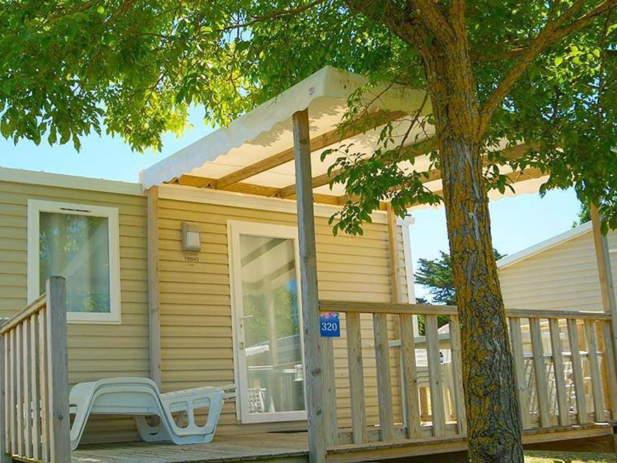 Flower Camping Les Paludiers - Mobilheim 2 personen - Mobilheim Standard 18m² (1 Zimmer) + Tv + halbbedeckte Terrasse in Batz-sur-Mer, Côte d'Amour