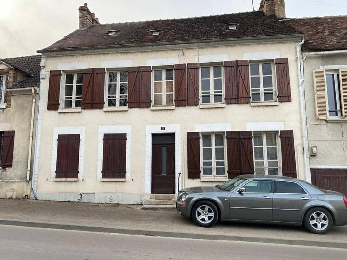 Vakantiewoning voor 10 personen, with tuin and uitzicht op het meer as well as uitzicht in Yonne