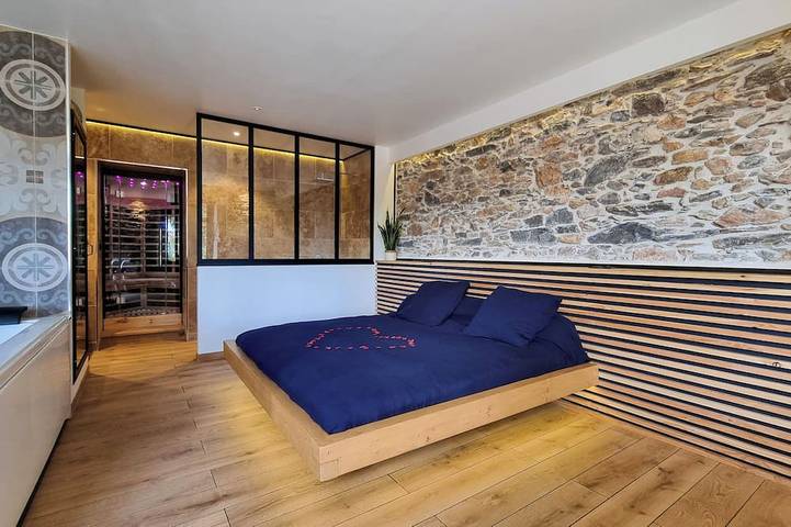Gîte pour 2 personnes, avec jardin ainsi que sauna et terrasse à Salsigne