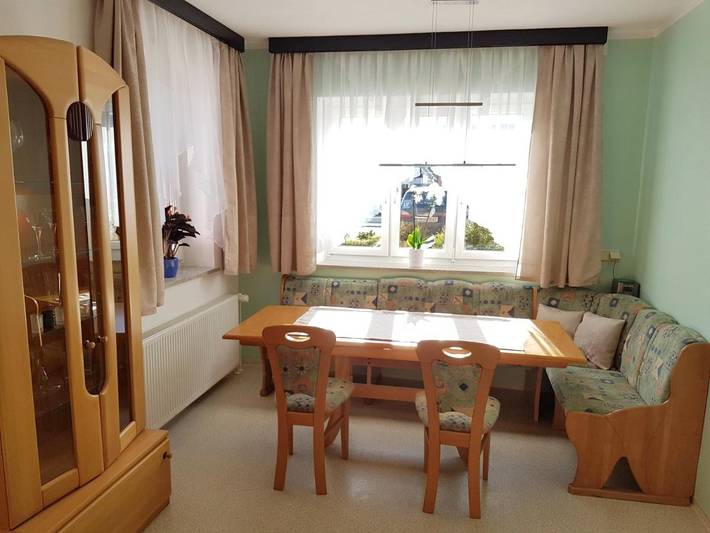 Ferienwohnung für 9 Personen, mit Balkon und Terrasse sowie Garten und Ausblick in Bad Blumau
