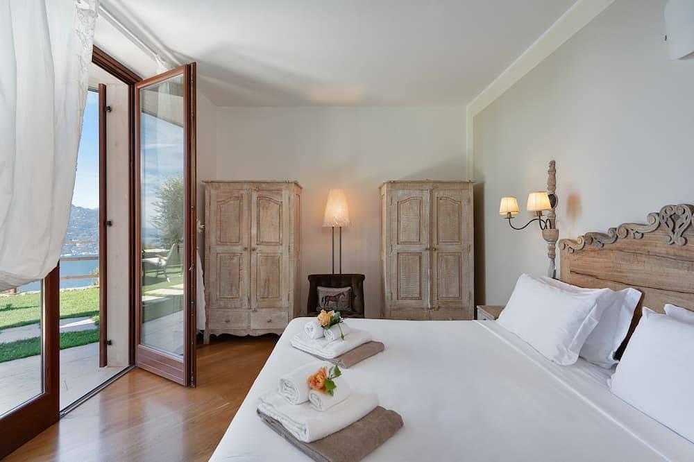 Villa Chalet – beheizter Privatpool, traumhafter Seeblick, Grill, Garage in San Zeno di Montagna, Gardasee-Berge