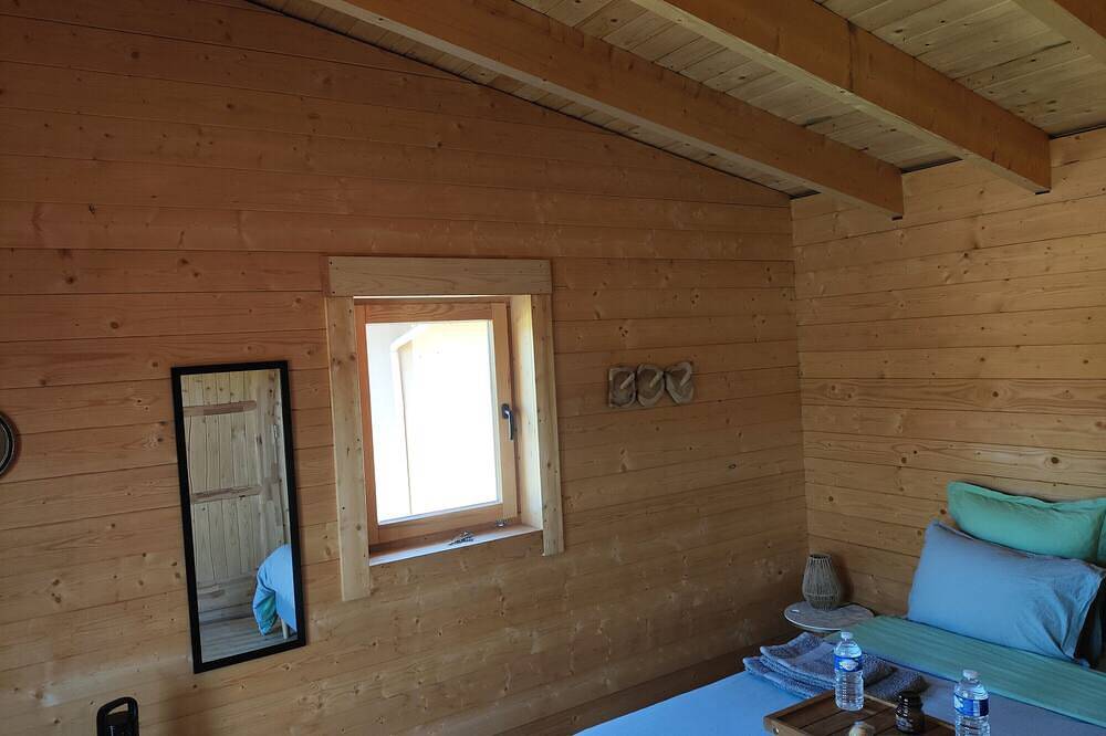 Gästezimmer 'Au Chant Des Oiseaux - Mésanges -' in Varen, Holzofenpizza und Klimaanlage in Varen, Zentralmassiv