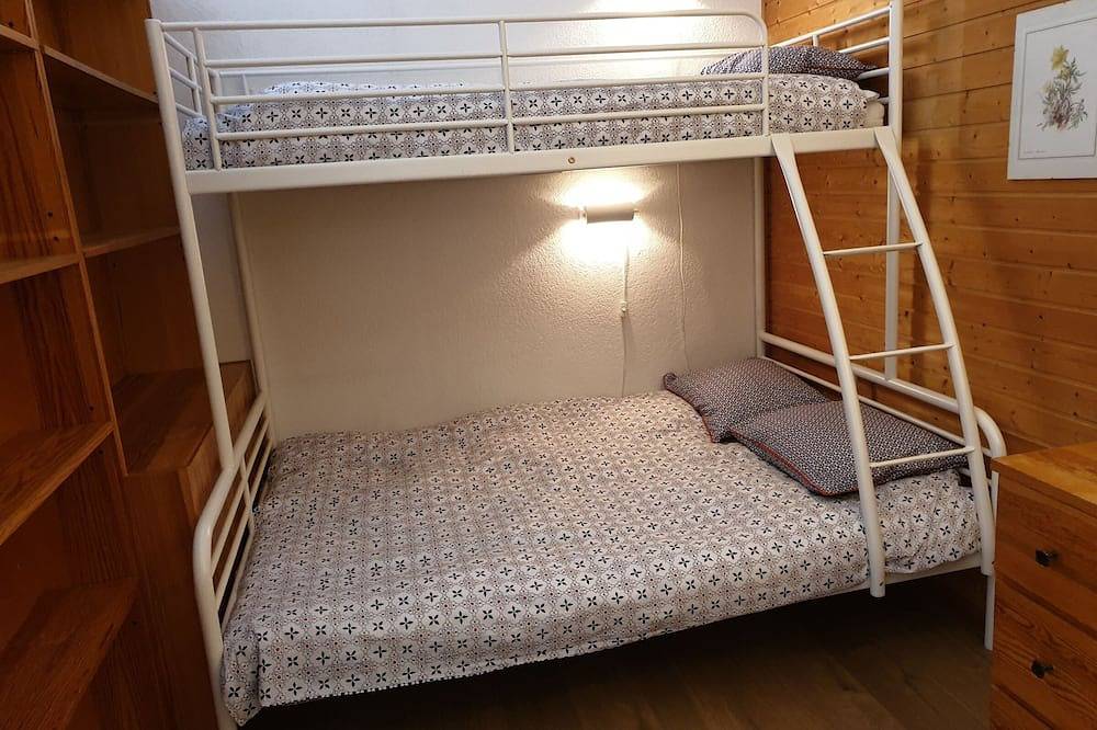 Ganze Wohnung, Aussen : Wohnung für 5-6 Personen im Erdgeschoss, Balkon -Innen : 60 qm, grosser Wohnraum mit separa in Saint Luc, Anniviers