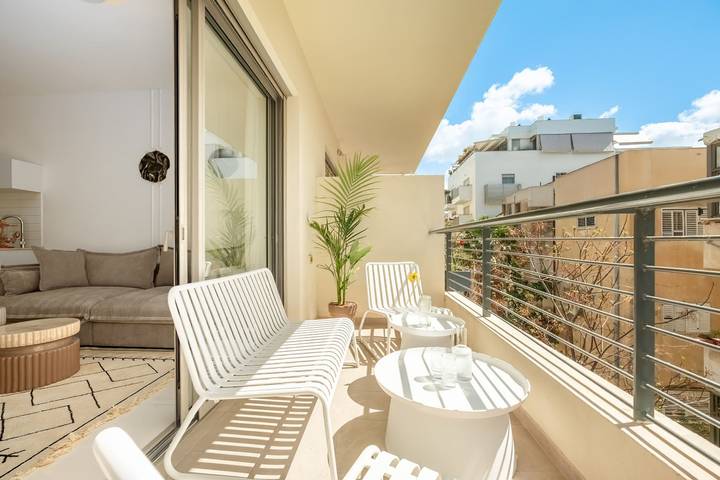 Casa vacanza per 5 persone, con balcone, adatto a famiglie con bambini a Tel Aviv