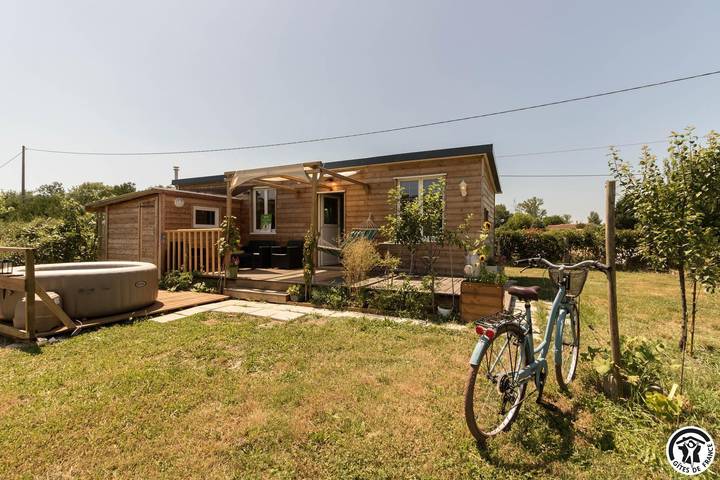 Gîte pour 2 personnes, avec Jacuzzi ainsi que Terrasse et Jardin