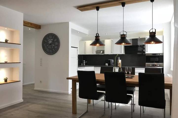 Villa für 6 Personen, mit Balkon und Whirlpool sowie Terrasse und Garten in Gerolstein