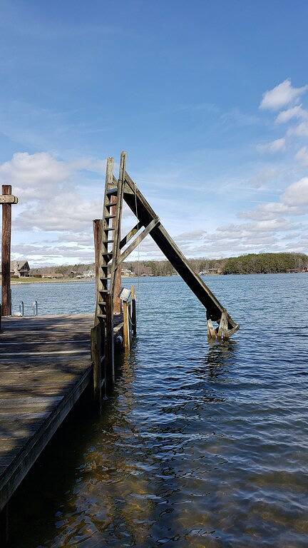 Unser 3. großes Jahr / Einzigartige historische Blockhütte mit eigenem Strand, 300 Ft Front in Smith Mountain Lake