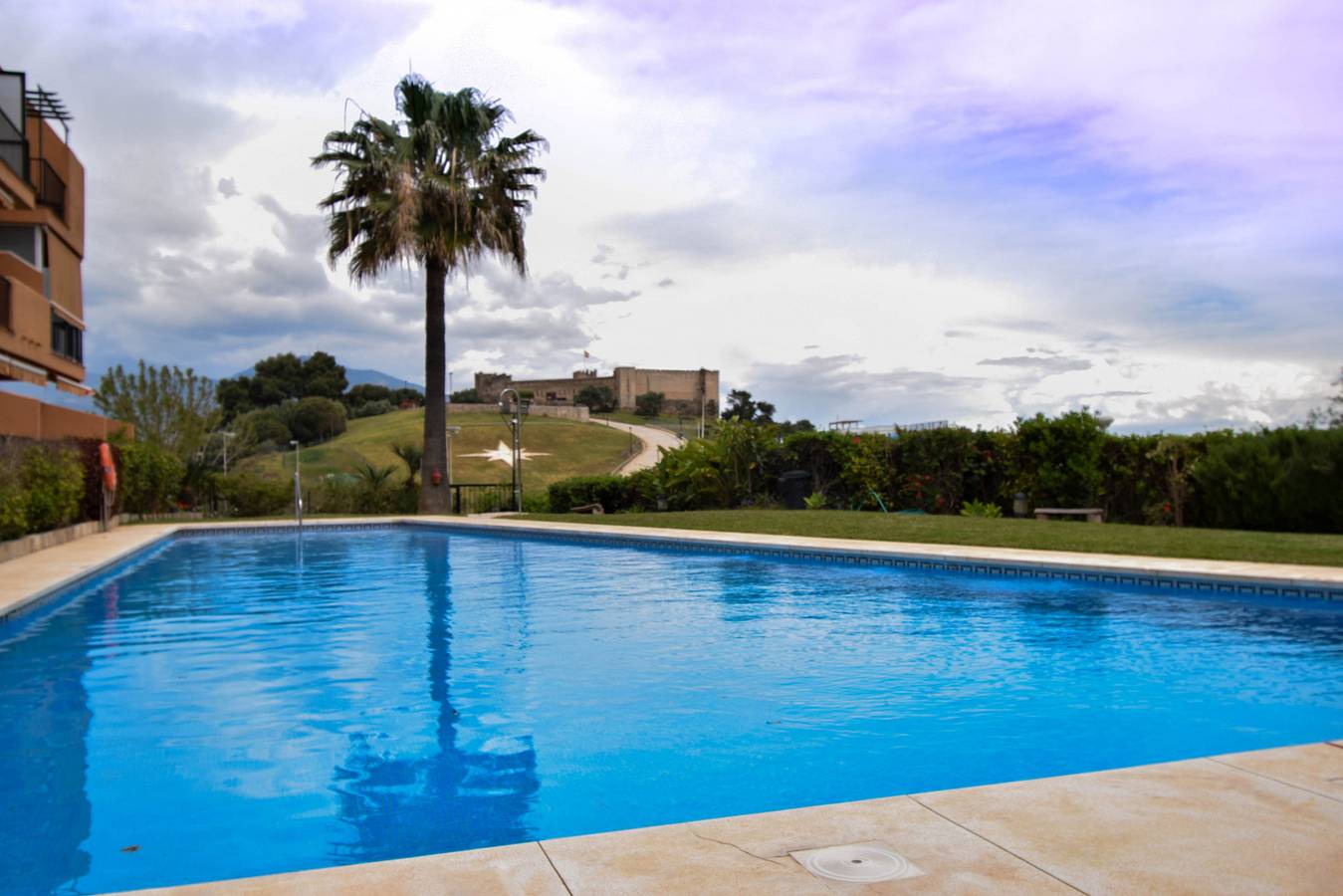 Apartamento entero, Apartamento con vistas a la montaña cerca de la playa de Fuengirola y del Castillo in Myramar, Fuengirola