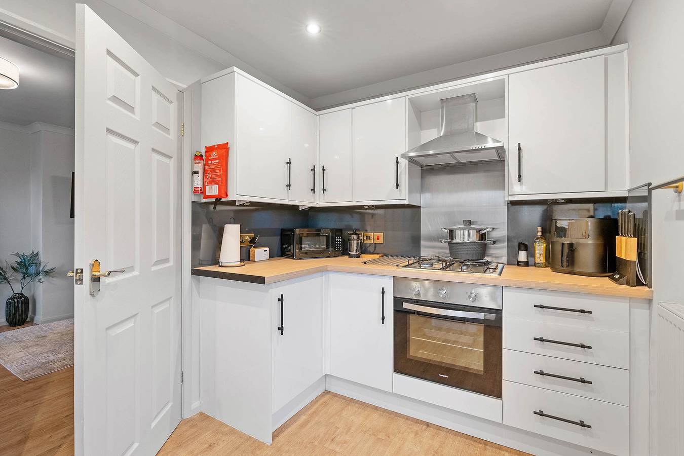 Cosy 3 Bed with Parking in Warwickshire