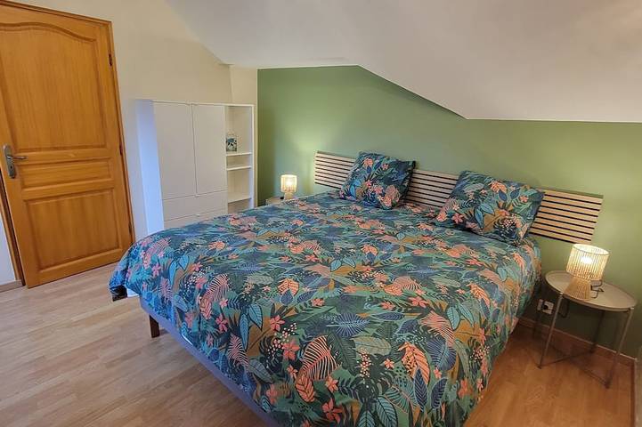 Large vacation rental for 10 people with a sauna, garden, and fireplace in Anor, Avesnes-sur-Helpe