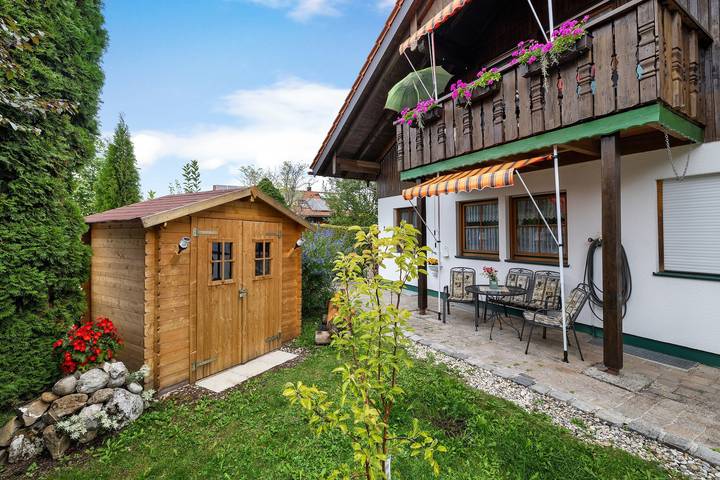 Entire apartment, Apartment 'Holiday Idyll in Ostfeld' with Private Terrace, Garden, and Wi-Fi in Bad Heilbrunn, Tölzer Land