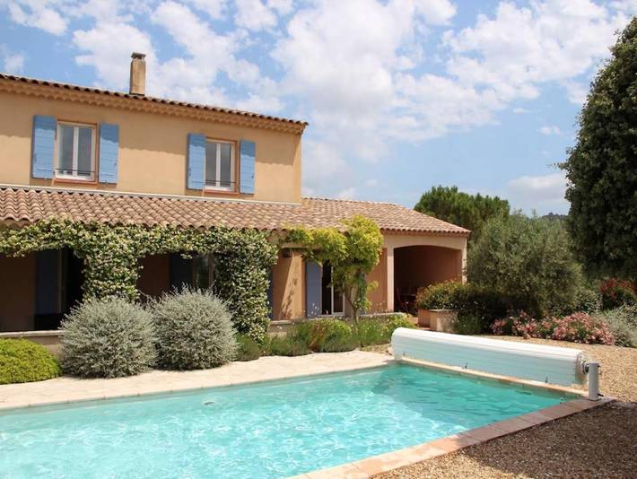 Location de vacances pour 8 personnes, avec Balcon ainsi que Jardin et Piscine