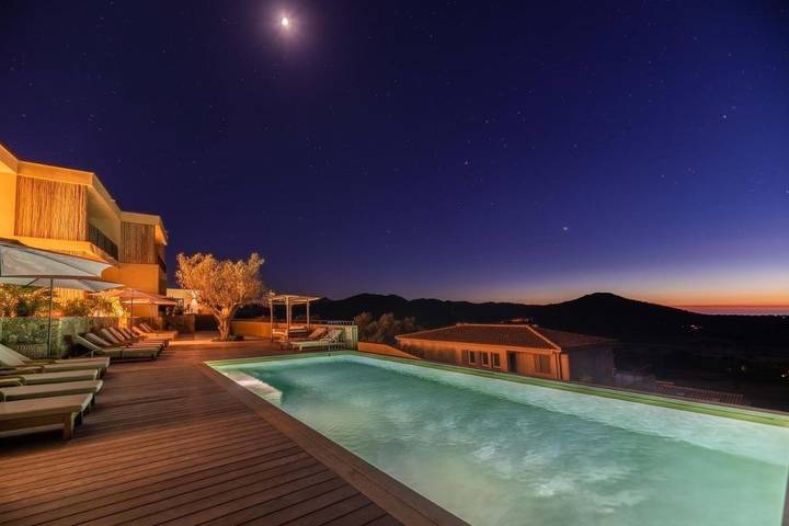 Appart’hôtel pour 4 personnes, avec piscine ainsi que vue et jardin