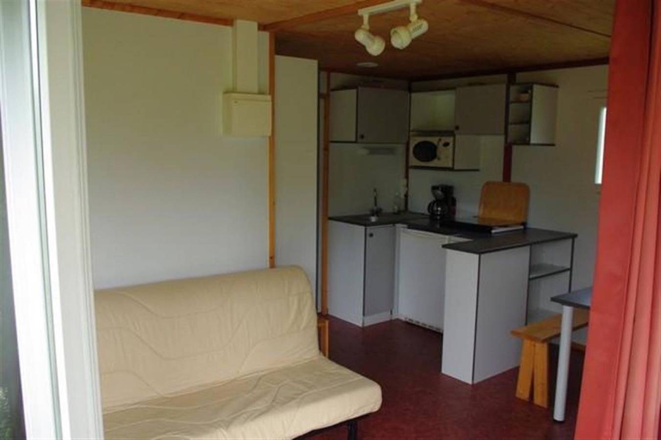 Appartement entier, Chalet 'Standard 4' avec terrasse privée et jardin partagé in Pleumeur-Bodou, Côte de Granit Rose