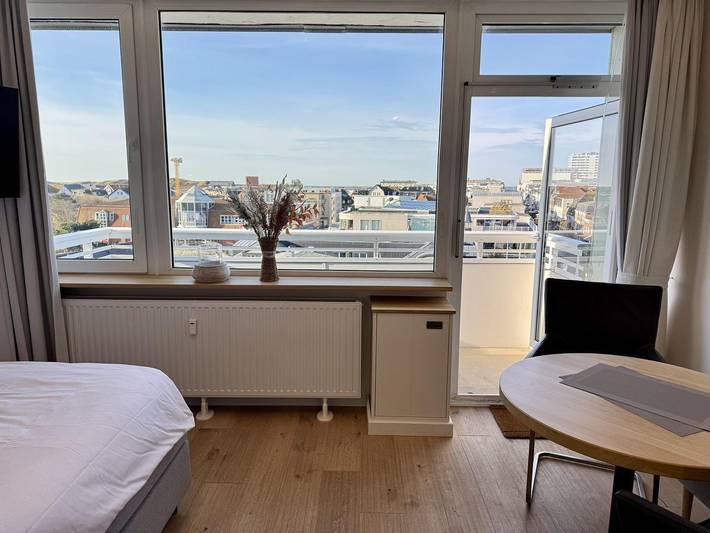 Ganze Wohnung, Modernes 1-Zimmer-App. mit Balkon und Meerblick, Pkw-Stellplatz, WLAN. in Westerland, Sylt (Gemeinde)