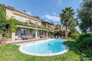 Gîte pour 10 personnes, avec piscine, animaux acceptés à Mandelieu-la-Napoule