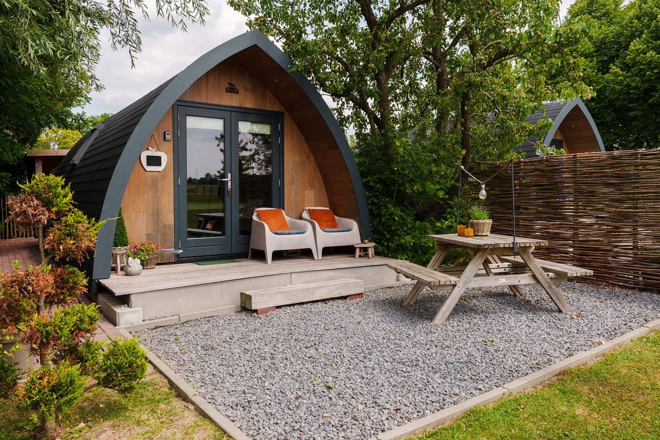 Stylish tiny house for 2 with hot tub in Uitwijk, near Gorinchem in North Brabant