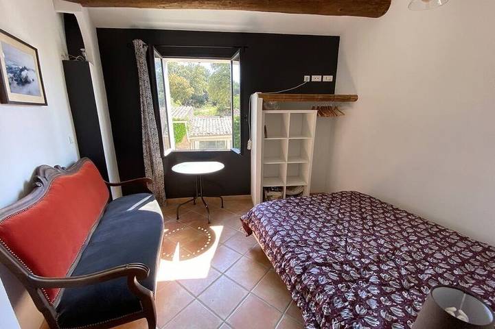Mas du LOop: with heated swimming pool on large grounds surrounded by nature in Bédoin, Parc naturel régional du Mont-Ventoux