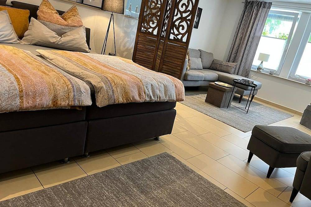 Ganze Wohnung, Beautiful apartment 2.5 rooms near the city with own courtyard garden in Balingen, Neckar-Alb