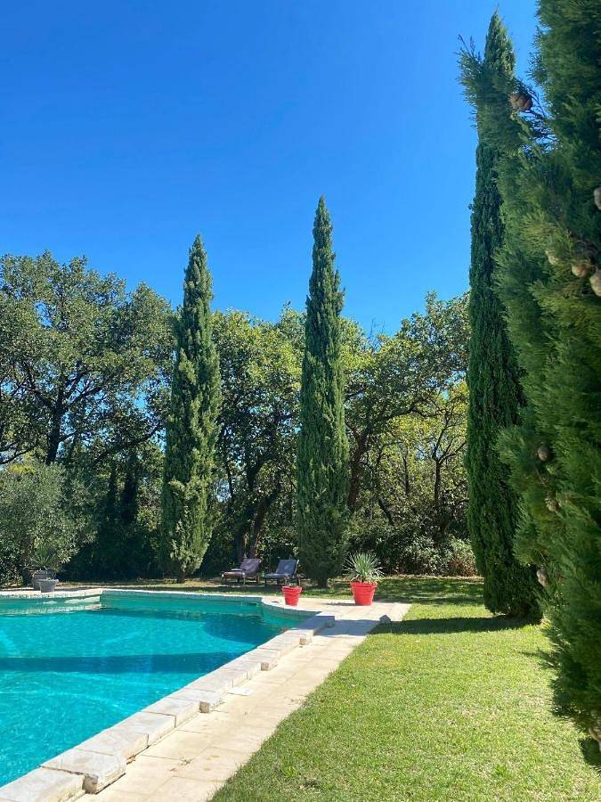 Family Room with Private Bathroom in Mondragon, Vaucluse