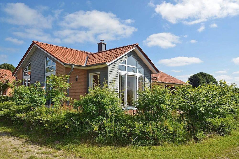 Das exklusive Ferienhaus \"Windrose“ ist ideal für eine 6-köpfige Familie oder befreundete Paare und bietet an heißen Tagen eine Abkühlung an der nahegelegenen Badestelle in Schlei, Kosel