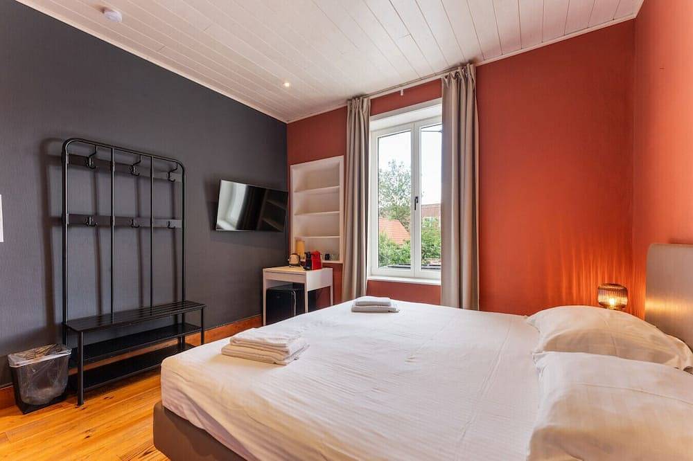 Cosy room next to old brewery in The Lake Suites in Bruges, Flandre-Occidentale
