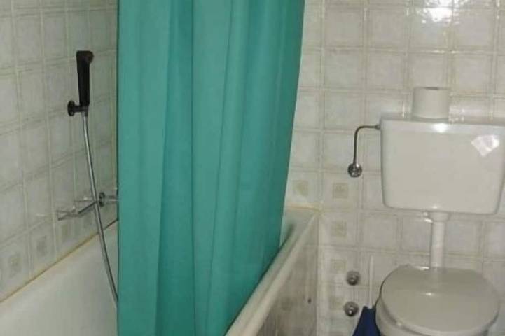 Entire apartment, Studio apartment for 2-4 persons : Living room with 2 sofa-beds and 2 pull-down beds - kitchenette - in Grimentz, Anniviers