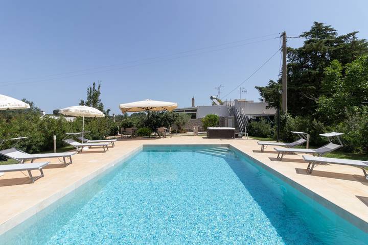 Room 'Tramonto' with Shared Pool, Wi-Fi and Air Conditioning in Polignano a Mare, Bari Provinsen