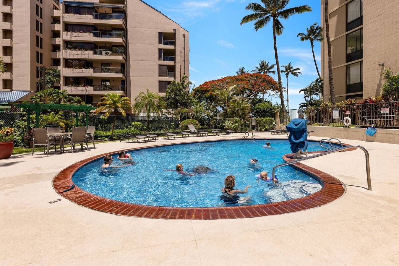 Ganze Wohnung, Ocean Views Luxury Amenities Beachfront Retreat in Kahana, Napili-Honokowai