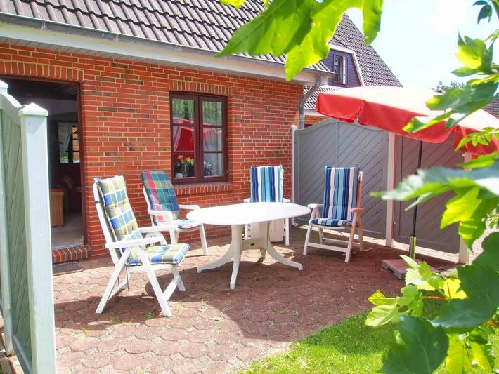 Ferienwohnung für 5 Personen, mit Terrasse und Garten in Alkersum