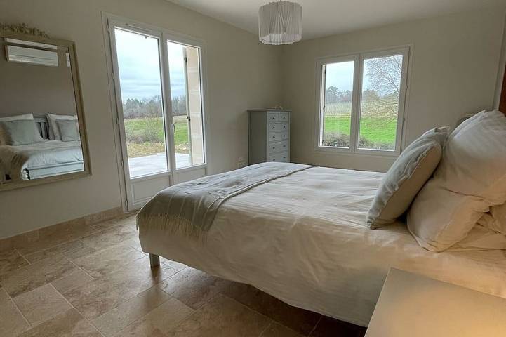 Location de vacances pour 12 personnes, avec jardin à Villefranche-de-Lonchat - 4